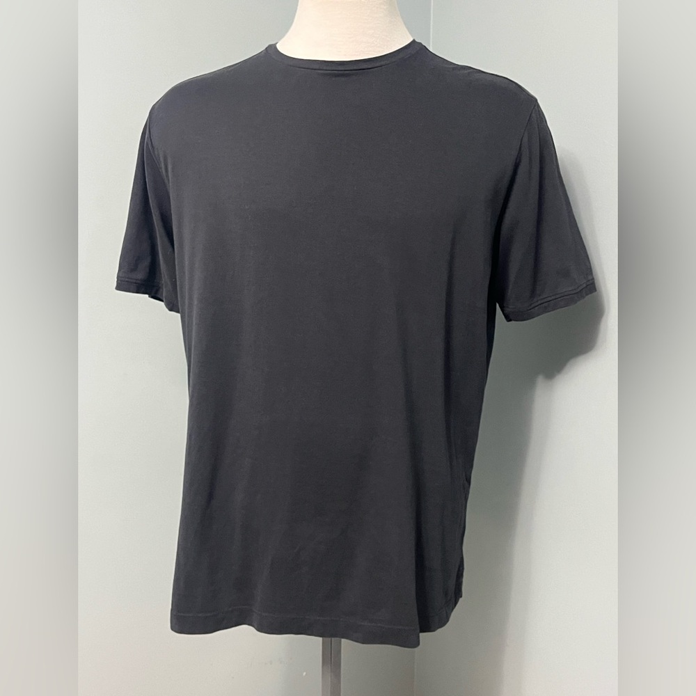 TOMMY BAHAMA black short sleeve tee men’s size medium